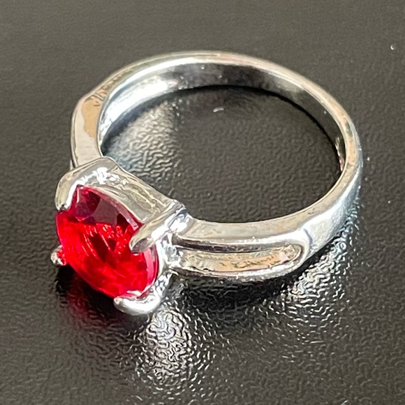 Red crystal S925 silver ring size 6 - Picture 3 of 9